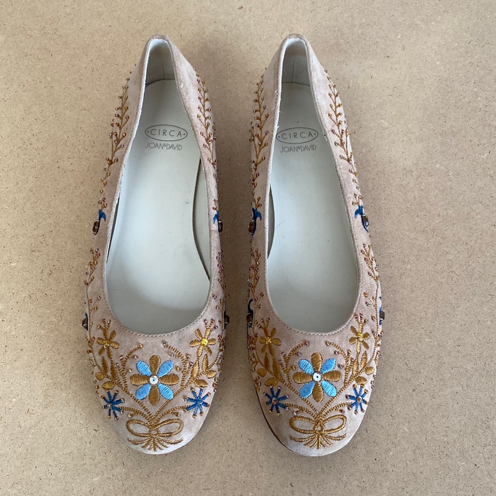 Circa Joan&David Leather Upper & Sole with Embroidered Beaded Detail. Size 7.5